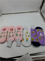 6 pairs of size 4-10 socks