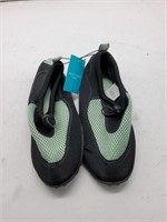 West loop size 2-3 water shoes
