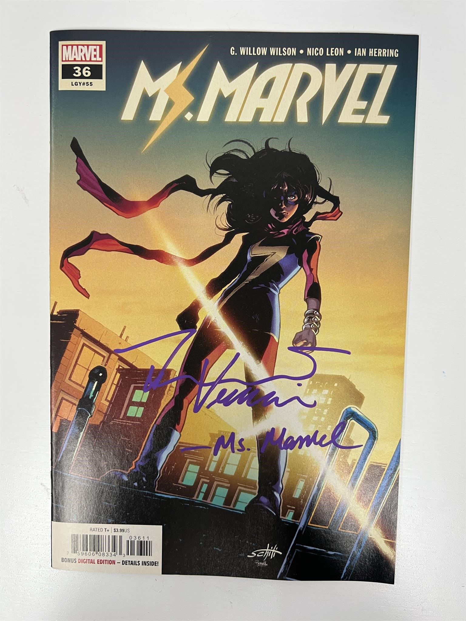 Autograph COA MARVEL DC Comics Movie Media Press Photo F