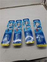4 Oral b value pack toothbrushes