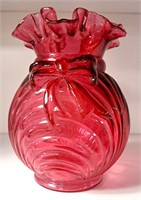 PRETTY FENTON ART GLASS RUFFLE TOP CRANBERRY VASE