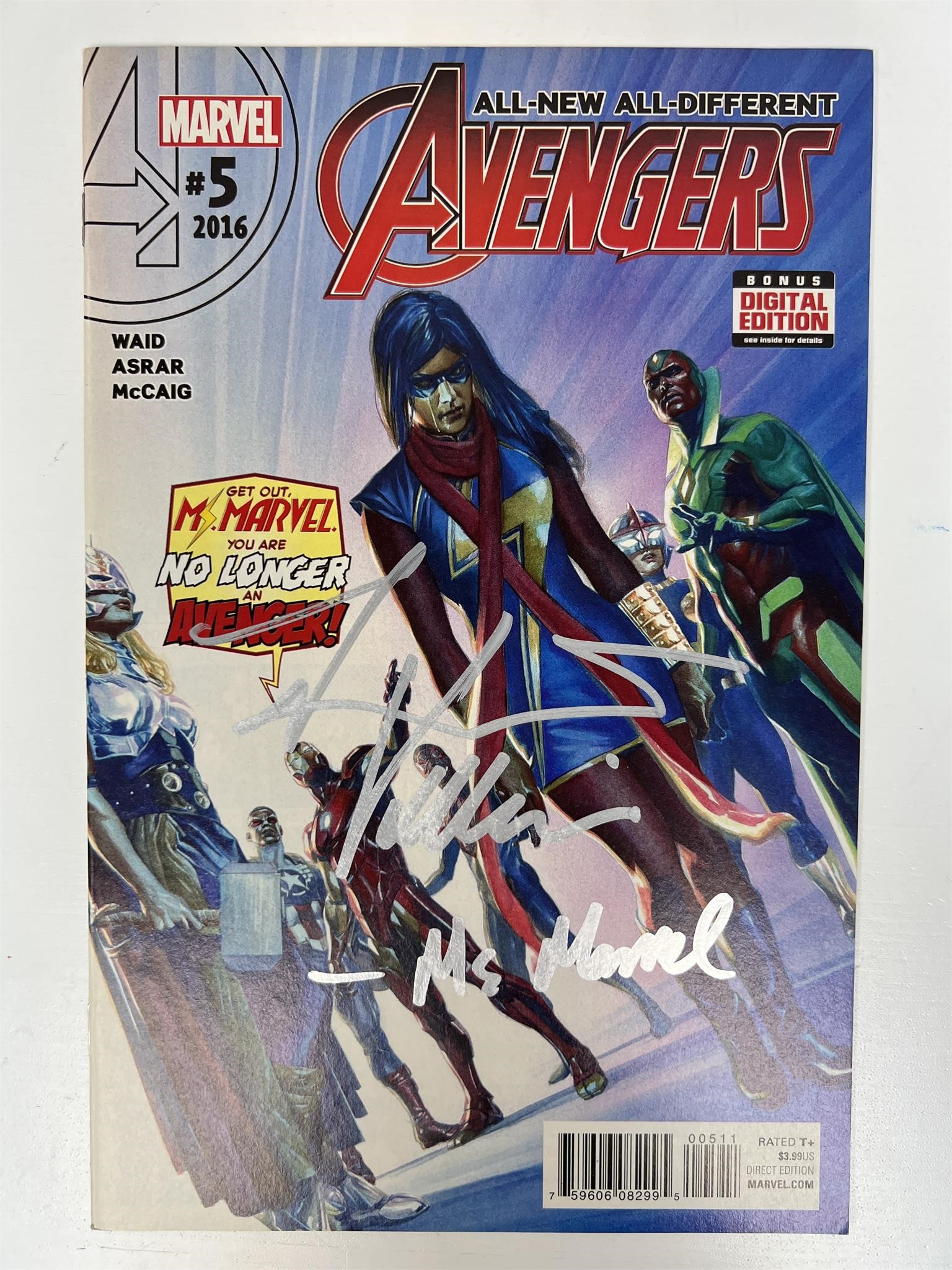 Autograph COA Ms. Marvel Comics