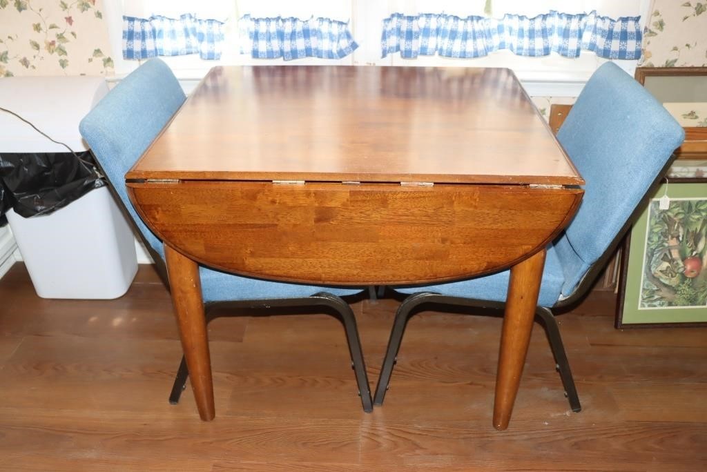 Drop-leaf dinette table with 2 chairs 36" X 31.5"