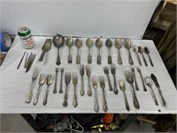 Lot of collectables silverware includes spoons