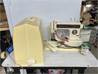 Kenmore ultra stitch 12 with case not tested
