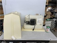 Kenmore 385 sewing machine with case not tested