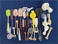 Kitchen utensils including measuring spoons and