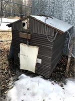 Insulated Dog House c/w Tin Roof & Sides