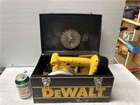 DeWalt trim saw with blade and case