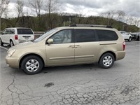 2008 KIA Sedona LX Van 121,153 Miles at time of