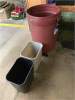 1 garbage can,2 small waste cans