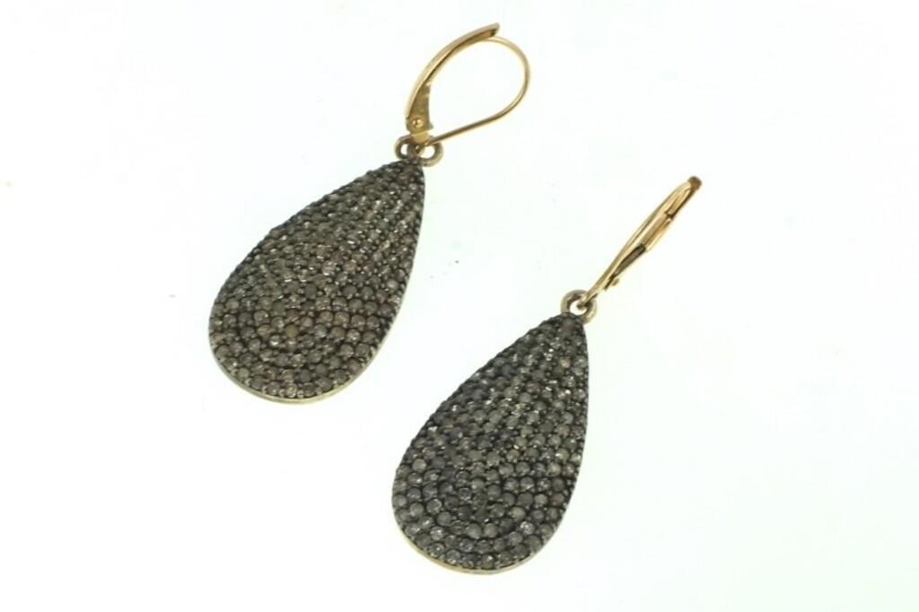 14kt Gold Pair of diamond drop earrings
