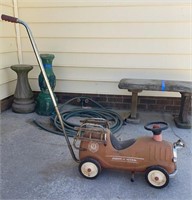 Radio Flyer Fire Engine with handle