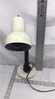 F8) DESK TOP/END TABLE LIGHT, WORKS, HAS A BLACK