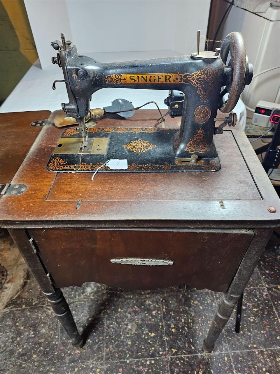 Antique Singer Sewing Table With Machine