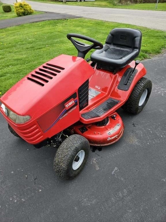 Toro / Wheel Horse lawn tractor
