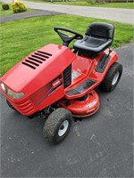 Toro/WheelHorse lawn tractor runs and mows as it