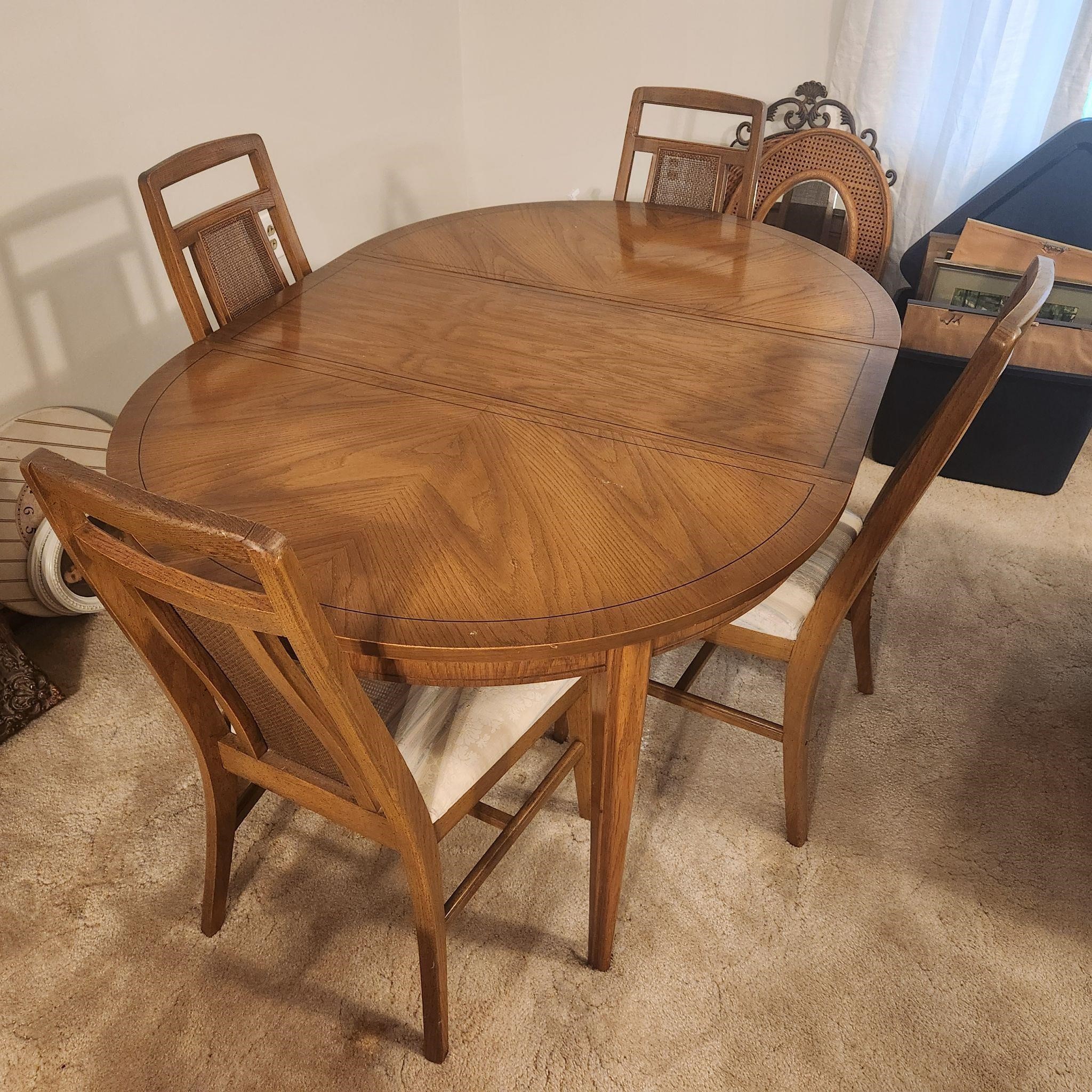 MCM Dining room table, 4 chairs, 2 leaves. 62 x 44