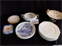 MIXED LOT OF VINTAGE DISHES