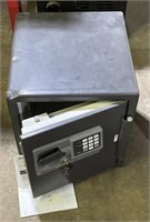 (ZR) Sentry Safe with Key and Manual 16 1/4” x 18