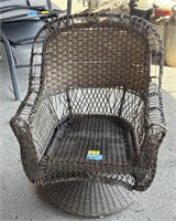 (M) Swivel Wicker Chair 36in h