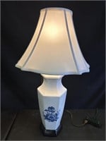 Lamp, White with blue flowers, with shade