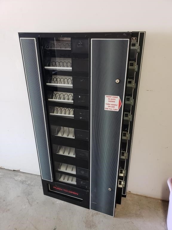 Wall Mount Vending Machine with keys