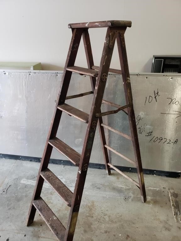 6ft Wooden Ladder