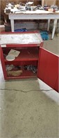 Tool cabinet on wheels