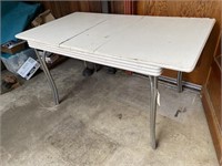 Vintage Table w/1 Leaf & Chrome Legs, As Is