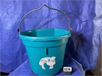 Flat Back 5 Gallon Bucket w/Bale