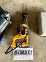 Dewalt DW303 Electric Reciprocationg Saw