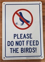 Please Do Not Feed The Birds Aluminum Sign