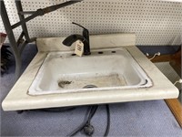 Single Sink/Countertop Combo w/Faucet