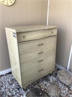 4 Drawer Dresser (18"D x 32"W x 43"T)