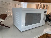 Panasonic Microwave (14" x 20" x 12"H)