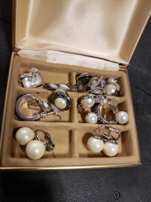 Lot of Earrings, Jewelry