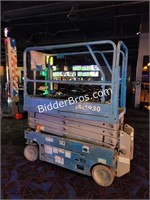 Genie Scissor Lift GS-1930 Works Great