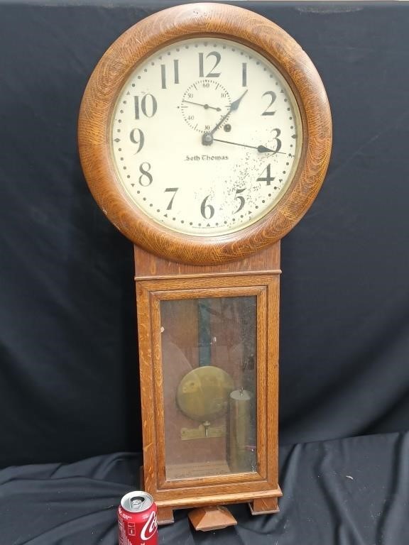 Seth Thomas  Regulator clock has pendulum and a