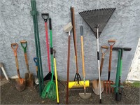 Tool lot 3 shovels, potato fork, sm. Spade,