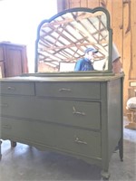 PAINTED/DISTRESSED 4 DRAWER DRESSER W/ MIRROR