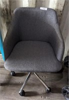 UPHOLSTERED OFFICE CHAIR