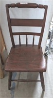 VINTAGE WOODEN CHAIR