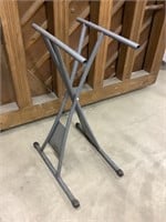 Base to a folding table