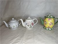 3 various teapots
