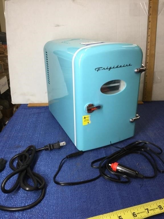 Frigidaire portable retro six can mini fridge