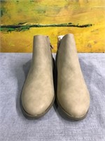 St Johns Bay Womens Reeves Sand Booties SZ 8.5 M