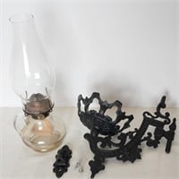 Oil lamp with wall bracket