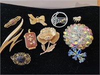 Brooches, some vintage look