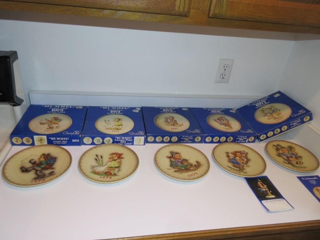 (5) Hummel annual collector plates
